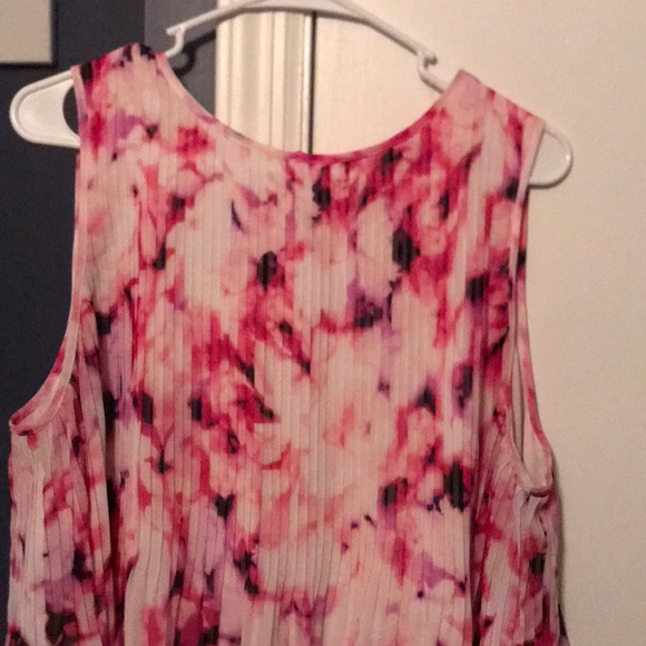 Apt. 9 Tops - Splattered pink tank top